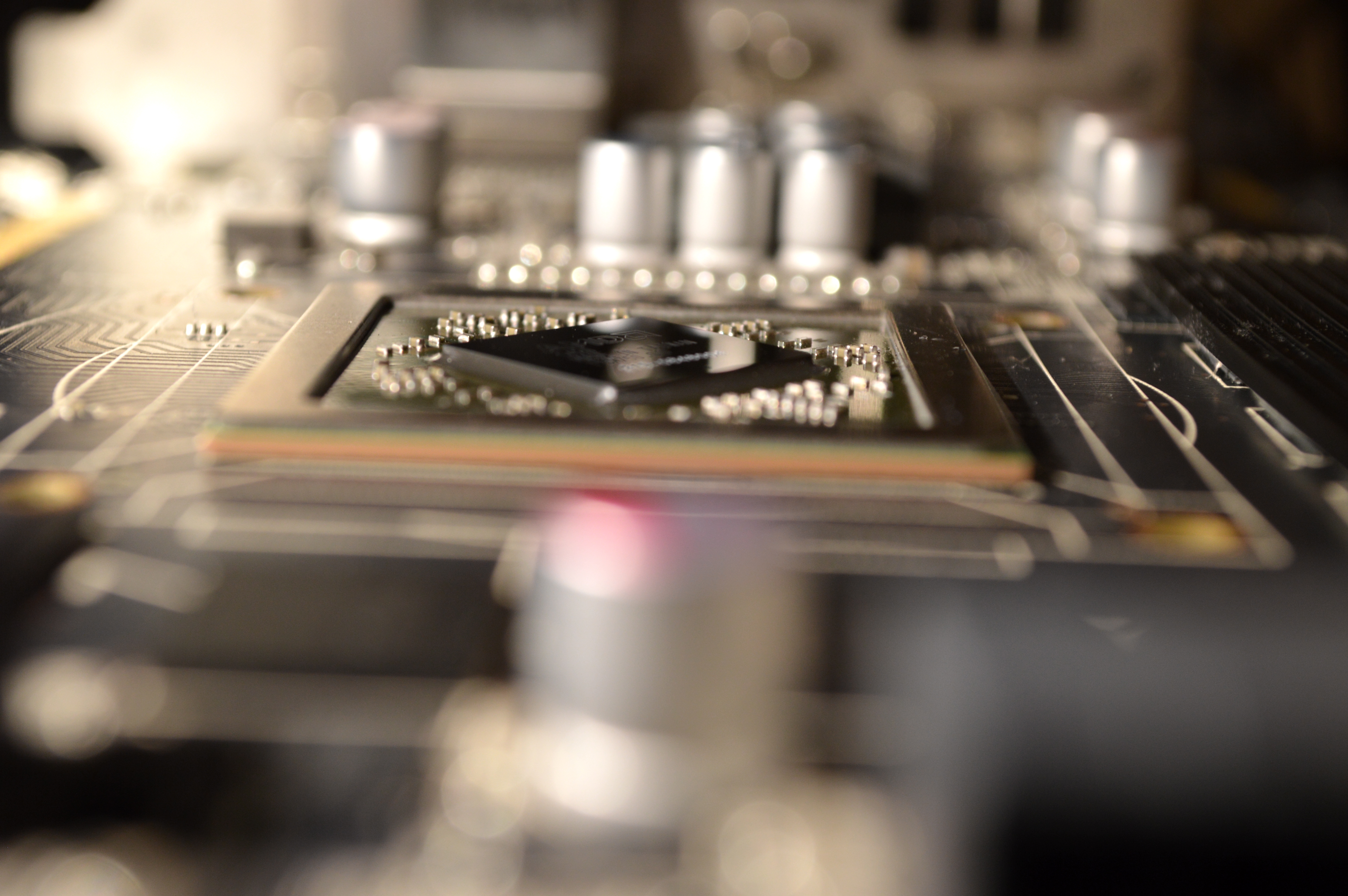 DLSS 4.5 Ray Reconstruction llega gratis a todas las RTX: qué cambia realmente